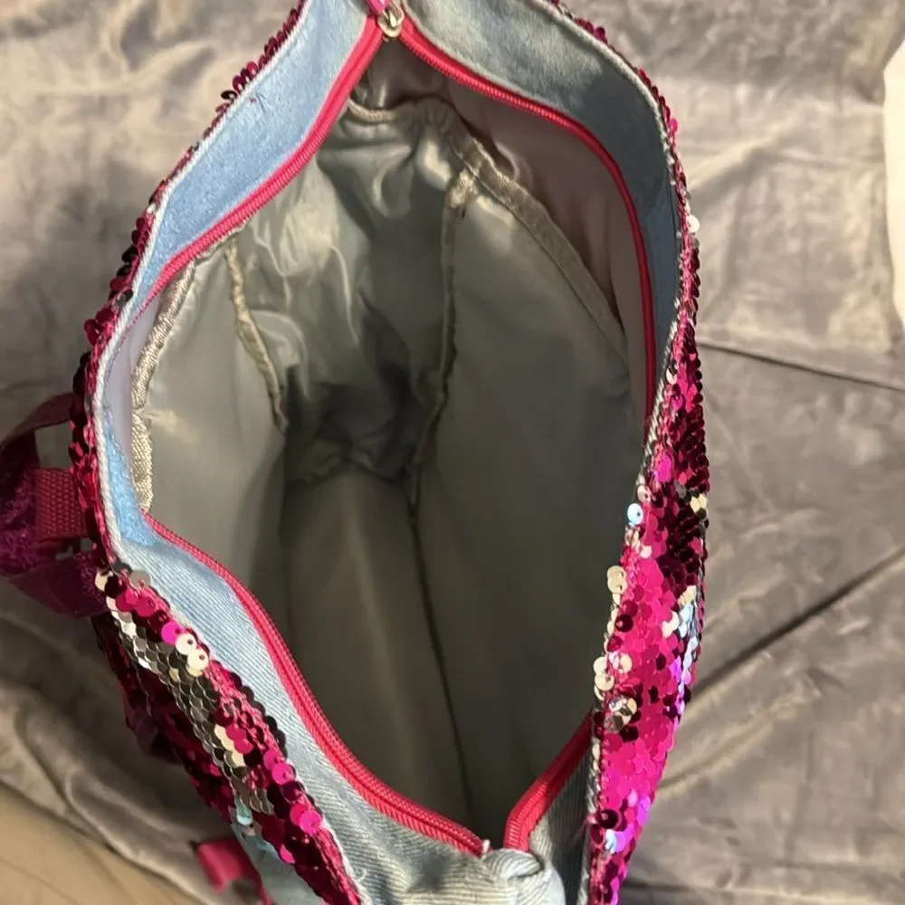 Girls NWOT Girabrilla Sequinned Backpack